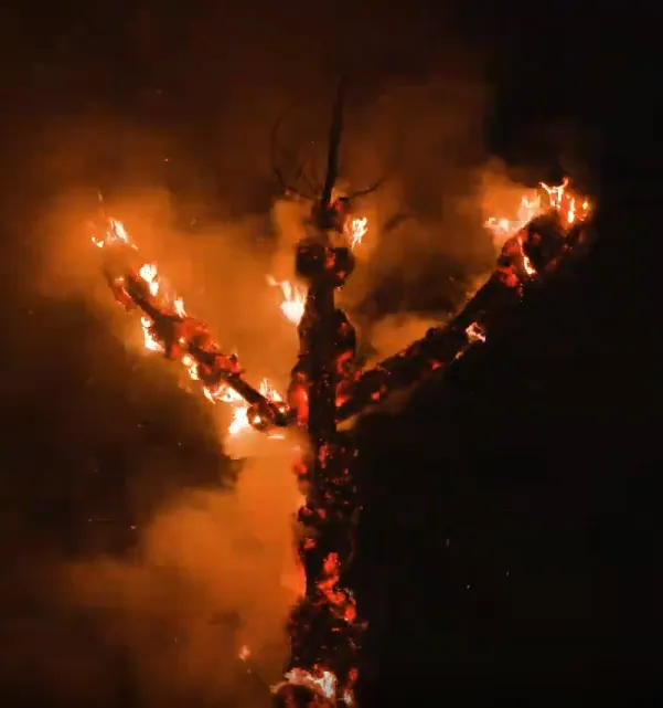 Ritualinis laužas Karma Camp
